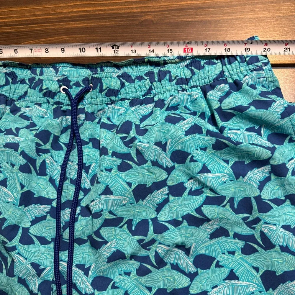 Vineyard Vines Board Shorts Mens 2XB Blue Full Graphic Leafs Fishes Floral Beach